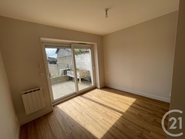 Appartement F2 &agrave; louer - 2 pi&egrave;ces - 36,10 m2 - Savigneux - 01 - RHONE-ALPES