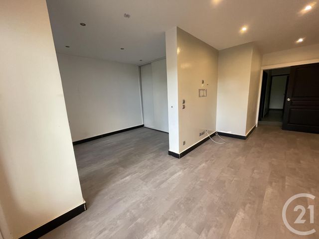Appartement T4 &agrave; louer - 4 pi&egrave;ces - 89 m2 - Villefranche Sur Saone - 69 - RHONE-ALPES