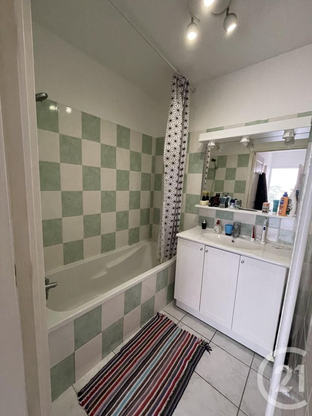 Appartement F3 &agrave; vendre - 4 pi&egrave;ces - 61,74 m2 - Montmerle Sur Saone - 01 - RHONE-ALPES