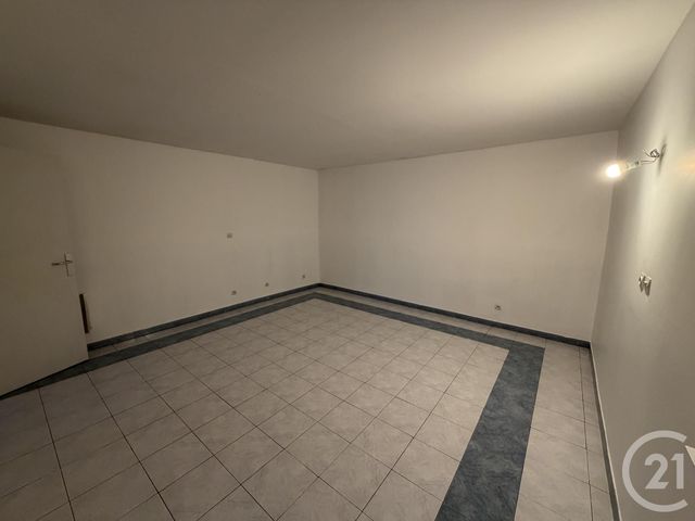 Maison &agrave; louer - 5 pi&egrave;ces - 125,82 m2 - Montmerle Sur Saone - 01 - RHONE-ALPES