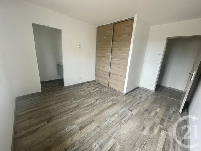 Maison &agrave; louer - 5 pi&egrave;ces - 134 m2 - La Chapelle De Guinchay - 71 - BOURGOGNE