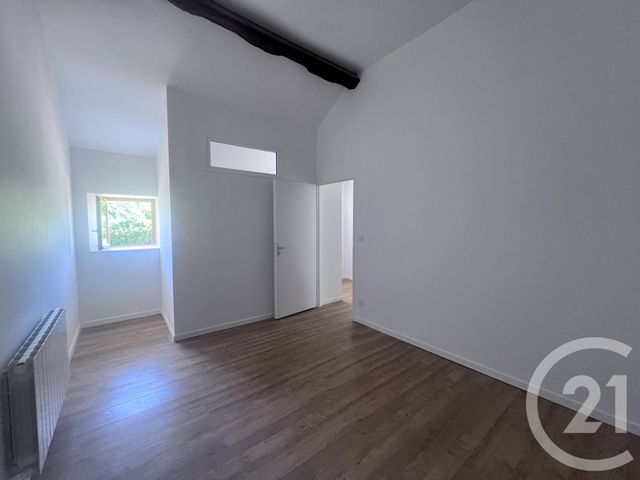 Maison &agrave; louer - 4 pi&egrave;ces - 108 m2 - La Chapelle De Guinchay - 71 - BOURGOGNE