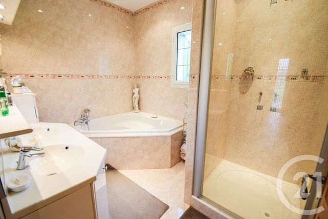 Afficher la photo en grand Maison à vendre - 6 pièces - 168 m2 - Savigneux - 01 - RHONE-ALPES