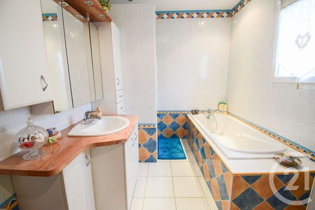 Afficher la photo en grand Maison à vendre - 6 pièces - 168 m2 - Savigneux - 01 - RHONE-ALPES