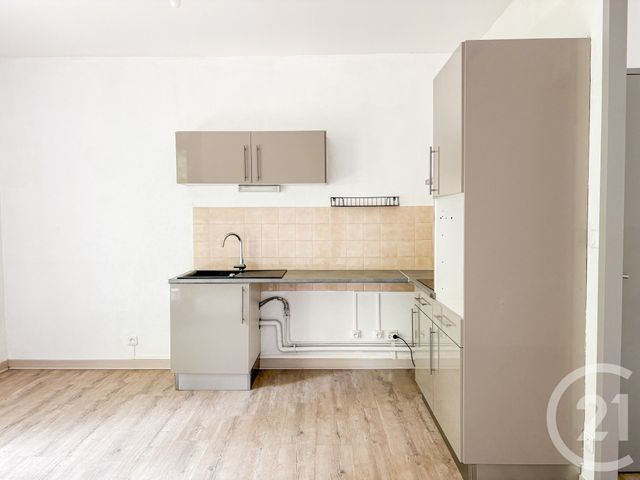 Afficher la photo en grand Appartement F4 à vendre - 5 pièces - 98,40 m2 - Amplepuis - 69 - RHONE-ALPES