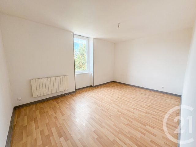 Afficher la photo en grand Appartement F4 à vendre - 5 pièces - 98,40 m2 - Amplepuis - 69 - RHONE-ALPES